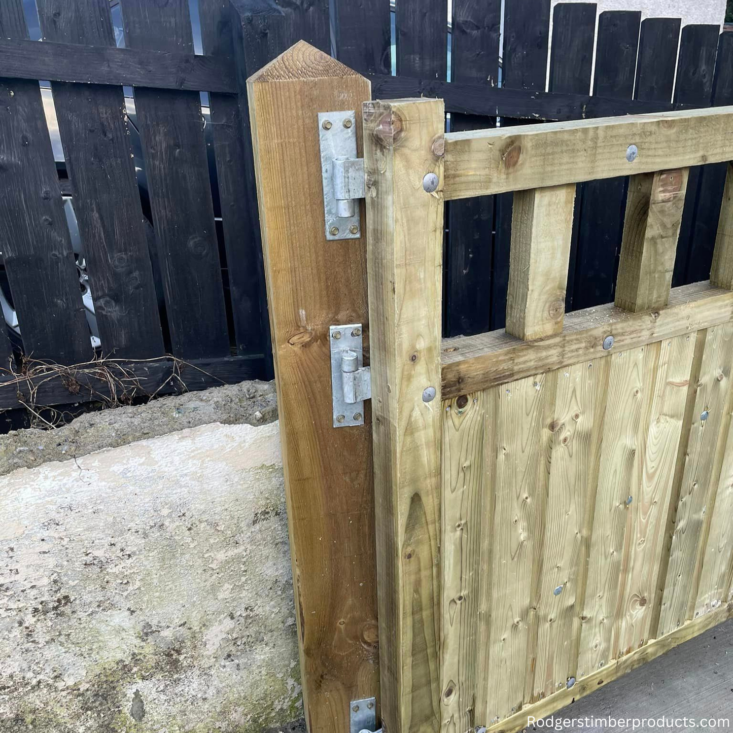 Crafting Simplicity: Handmade Gates for a Lasting Impression