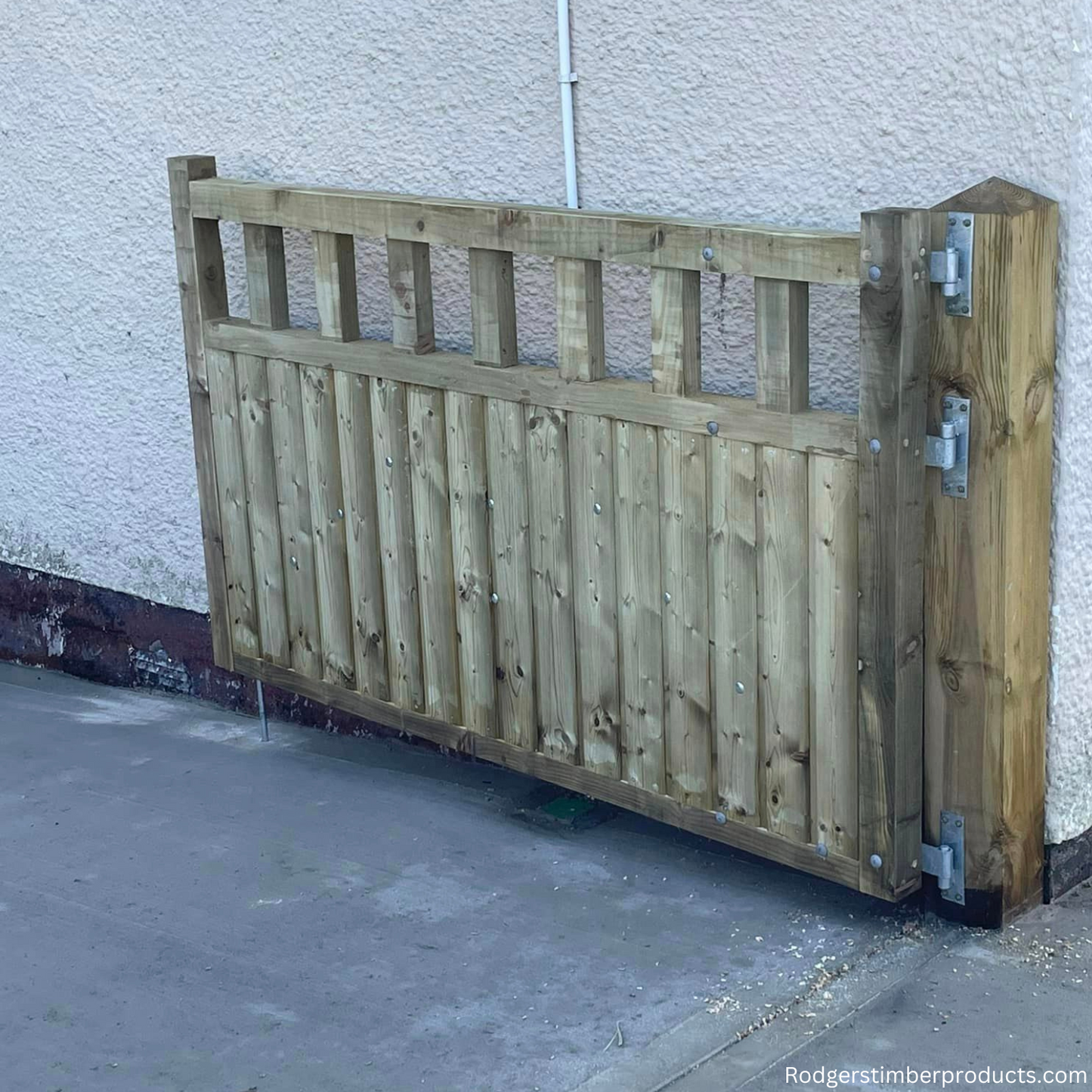 Crafting Simplicity: Handmade Gates for a Lasting Impression